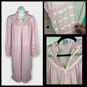 vintage pink nylon lace satin long sleeve pull over house dress coat Medium